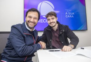 Adeus, SBT: Filho de Gugu assina com a Record e