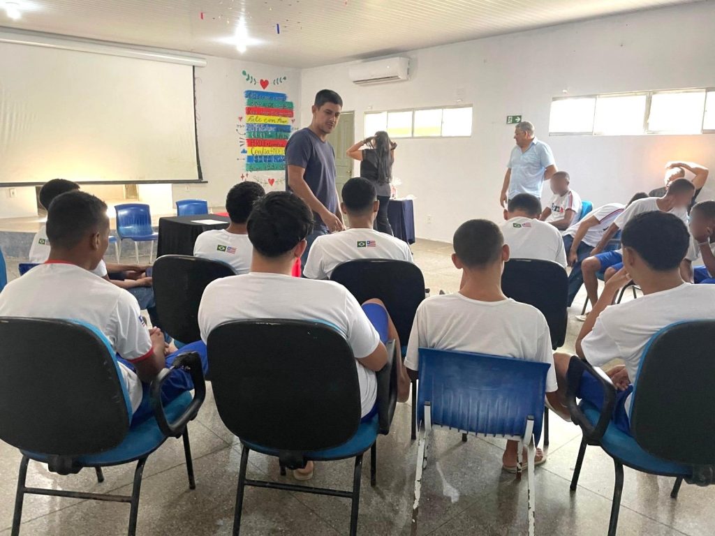 Adolescentes da Funac recebem certificado pelo Iema