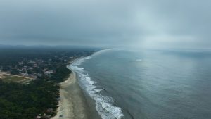 Alargamento de praia em Itapoá desafia Balneário Camboriú