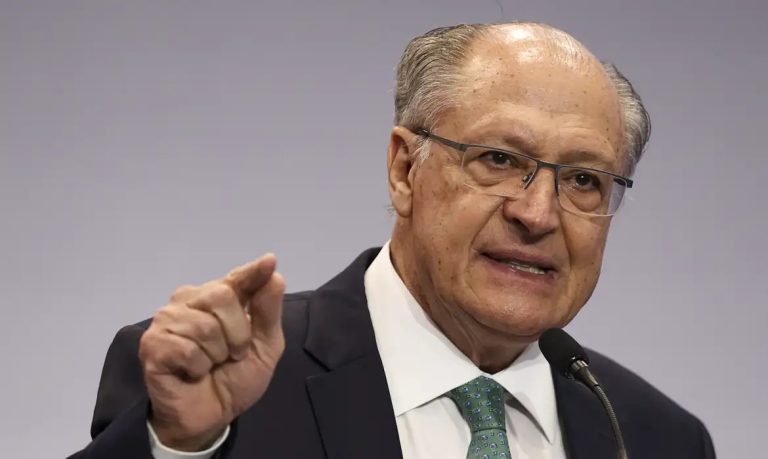Alckmin convoca reunião de emergência; crise global de chips ameaça