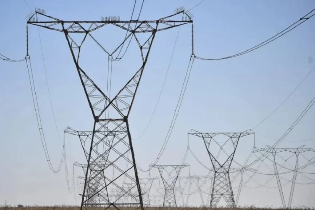 Aneel mantém bandeira vermelha 1 em novembro e tarifa extra