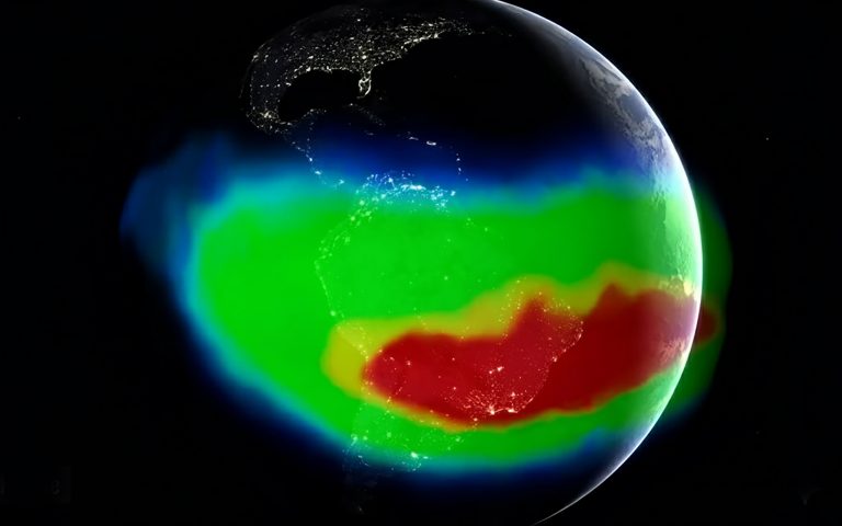 Anomalia no campo magnético da Terra cresce e enfraquece