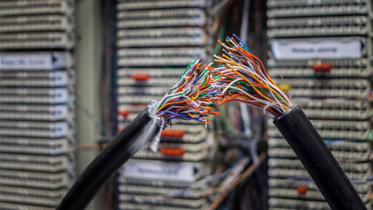 Apagão da AWS: internet está “à mercê” de poucas empresas,