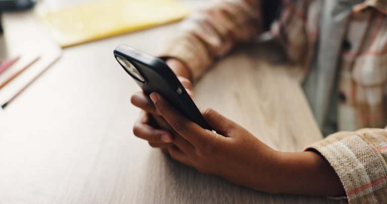 Aplicativos passam a ter classificação etária de 6 anos no