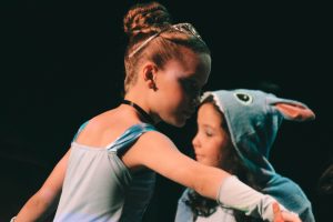 Apresentação teatral leva a magia do cinema musical ao palco