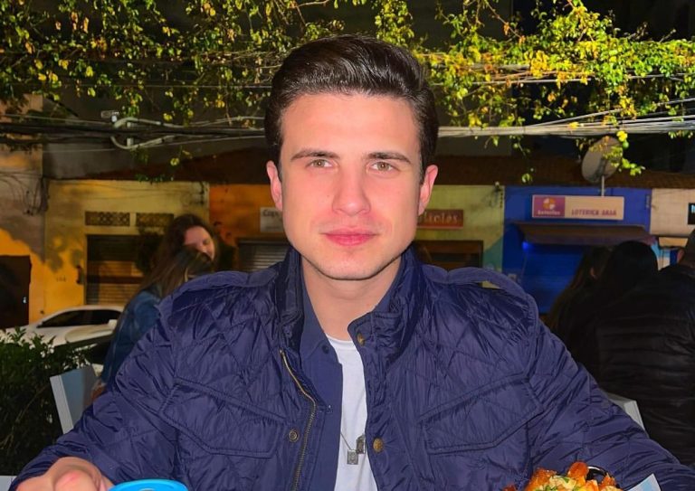 Apresentador da Jovem Pan parte para cima de colega e