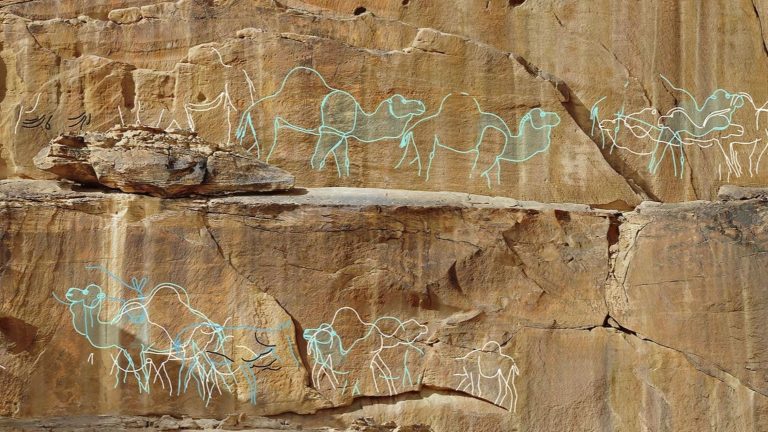 Artes rupestres de 12 mil anos indicavam rotas no deserto