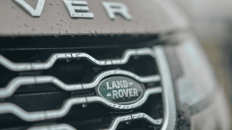 Ataque cibernético à Jaguar Land Rover gera prejuízo bilionário