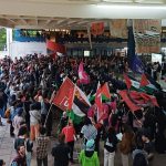 Ato reúne estudantes, professores e parlamentares contra ataques de extrema-direita