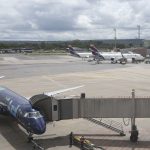 Avião supera ônibus como segundo meio mais comum de viagens