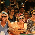 BAIÔ celebra as raízes do teatro brasileiro
