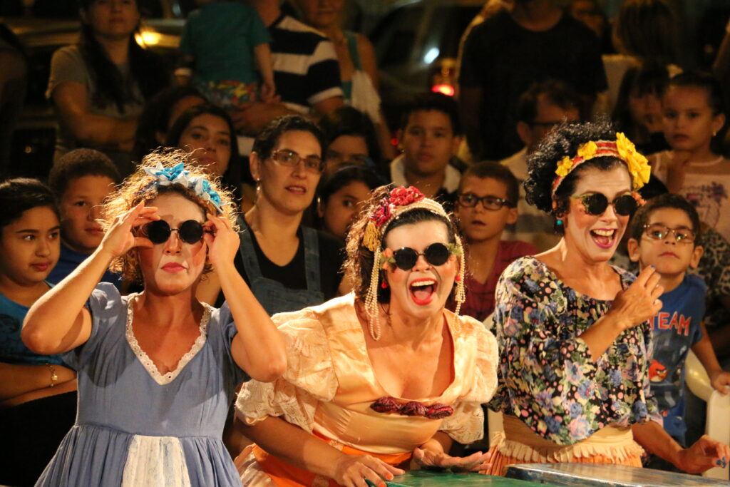 BAIÔ celebra as raízes do teatro brasileiro