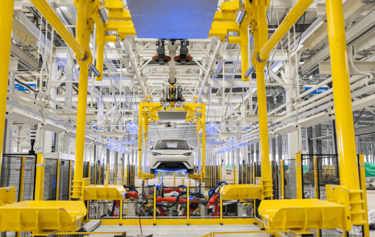 BYD inaugura primeira fábrica de carros elétricos no Brasil nesta