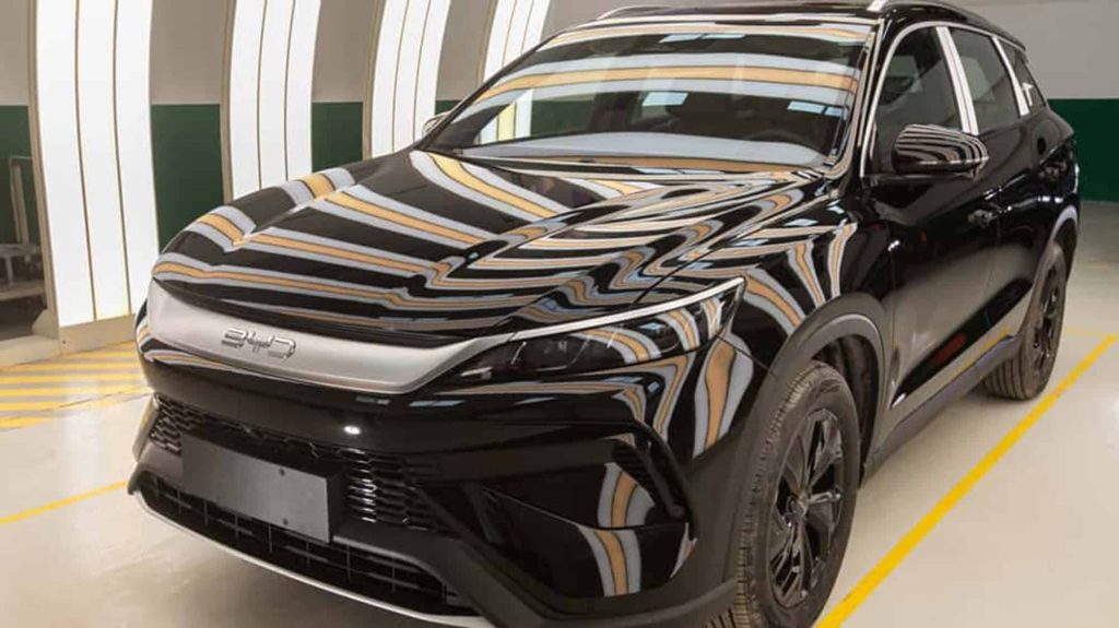 BYD traz ao Brasil Song Pro híbrido plug-in flex