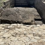 Bacia de pedra monumental revela segredos da engenharia e política