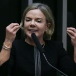 Bancada do PT critica operação no Rio e Gleisi cobra