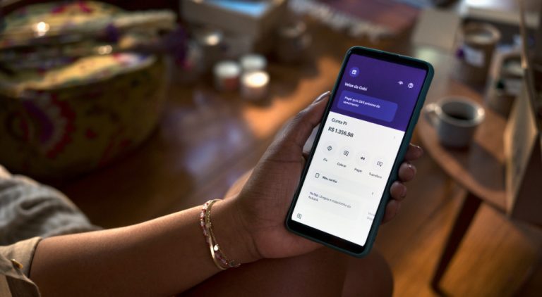 Banco é condenado a indenizar cliente por encerrar conta sem
