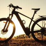 Bateria de bicicleta elétrica explode e destrói apartamento no RJ