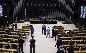 Câmara aprova MP que reforma setor elétrico e institui cobrança