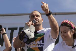 Câmara decide manter mandato de Eduardo Bolsonaro