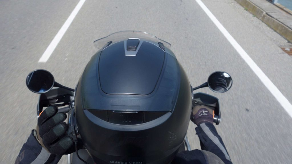 Capacete com Bluetooth dá multa? O que diz a lei