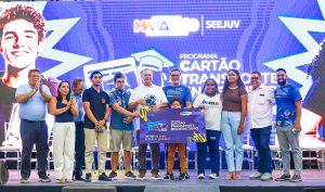 Cartões Transporte Universitário são entregues a 2 mil estudantes dos