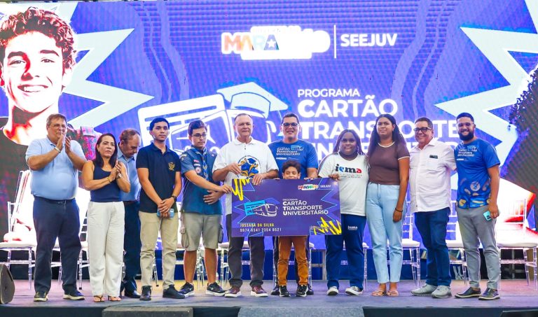 Cartões Transporte Universitário são entregues a 2 mil estudantes dos