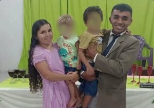 Casal morre após carro cair em açude no interior do