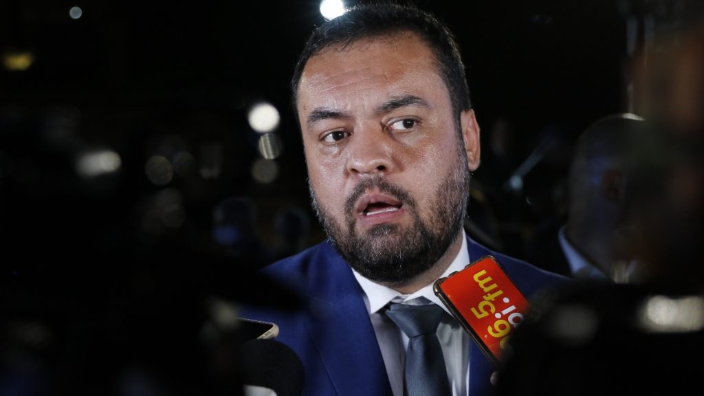 Castro redobra aposta contra o governo federal e diz que