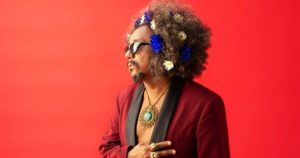 Chico César leva celebração de 30 anos de “Aos Vivos”