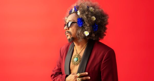 Chico César leva celebração de 30 anos de “Aos Vivos”