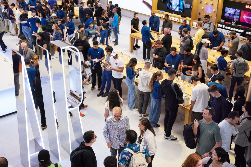 China libera funções eSIM e Apple confirma pré-venda do iPhone