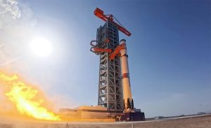 China testa motores de primeiro foguete reutilizável antes do voo
