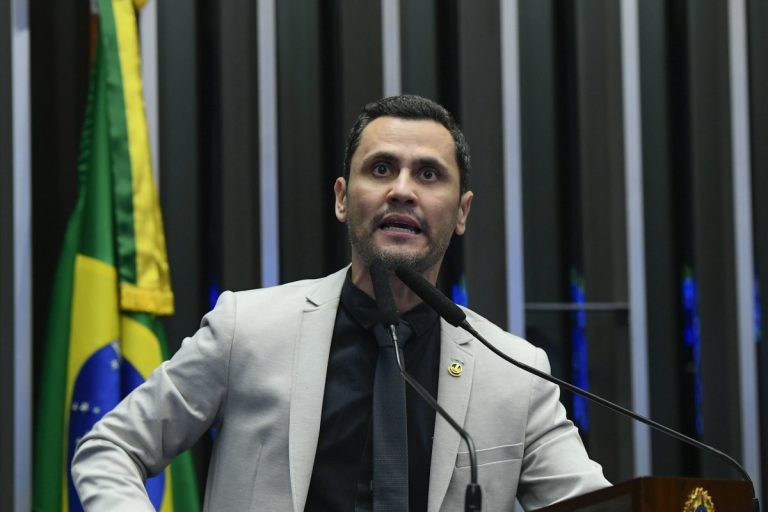 Cleitinho lidera pesquisa para o governo de Minas Gerais em