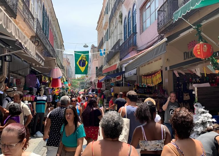 Comércio do Rio deve abrir 8 mil vagas temporárias até