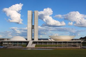 Comissão do Congresso aumenta fundo eleitoral para R$ 4,9 bilhões