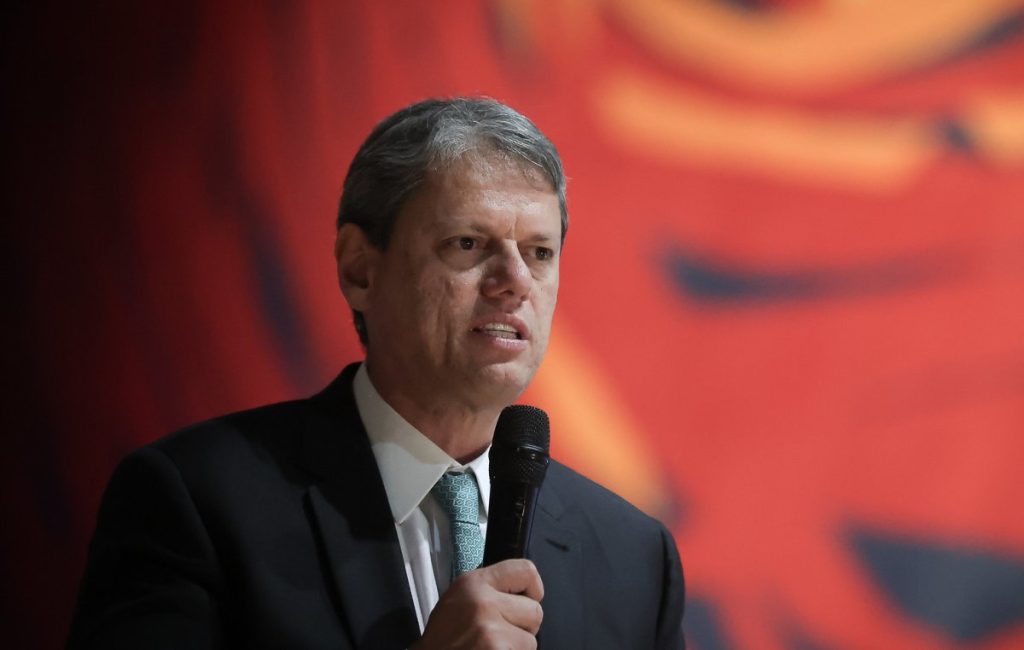 Como a esquerda tenta minar Tarcísio em caso da Coca-Cola
