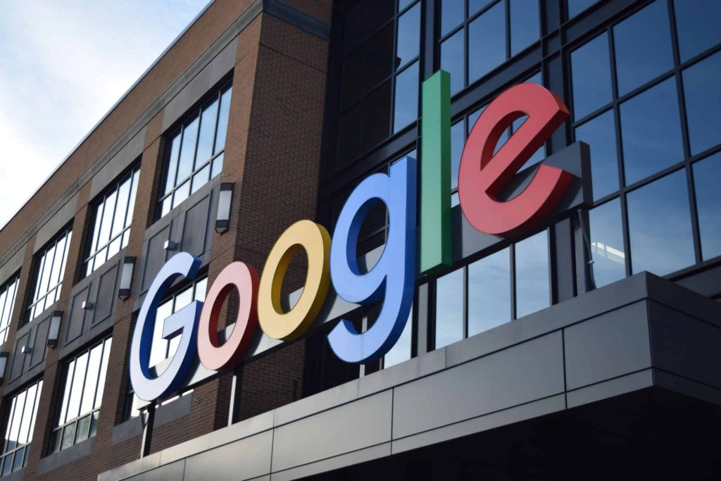 Como o Google abandonou sua política rígida contra desinformação