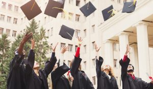 Confira como montar lista de ideias para presentear formandos