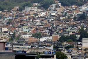 Conheça as facções inimigas do Comando Vermelho