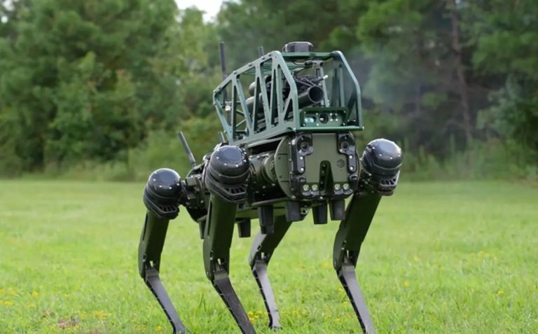 Conheça o cão-robô lançador de granadas dos EUA