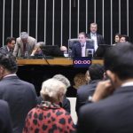 Depoutados aprovam urgência para votar licença menstrual