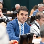 Deputado propõe fim da cobrança de bagagem de mão em