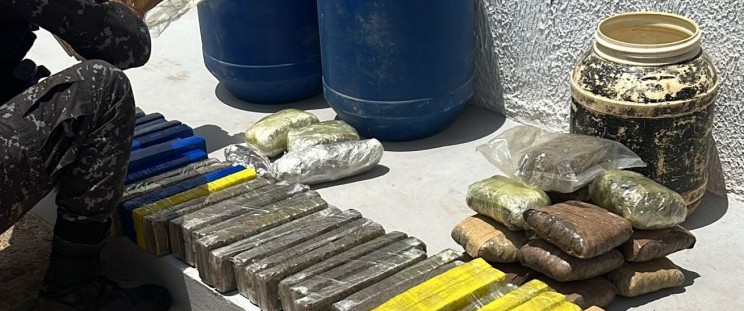 Duas pessoas são presas e 85 kg de drogas são