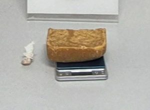Duas pessoas são presas por tráfico de drogas em São
