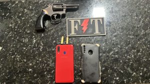 Dupla é presa em Itapecuru-Mirim por porte ilegal de arma