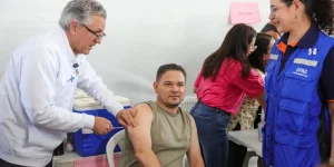 Em Dia D de Vacinação, Padilha garante a segurança da