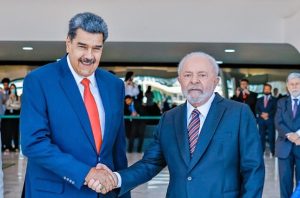 Em evento do PCdoB, Lula ataca EUA por ação na