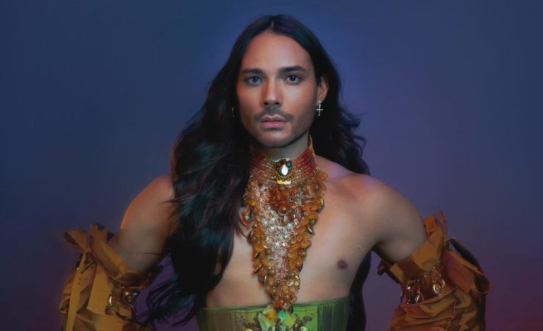 Em nova turnê, Paolo Ravley sobe ao palco do Teatro