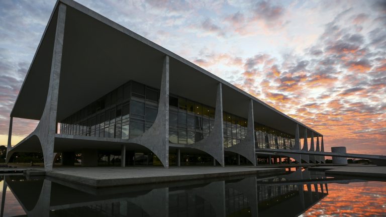 Em reunião reservada, elite paulista discute terceira via para 2026